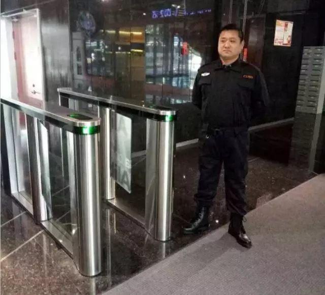 14872072821039216F20.jpg 640.webp (3).jpg