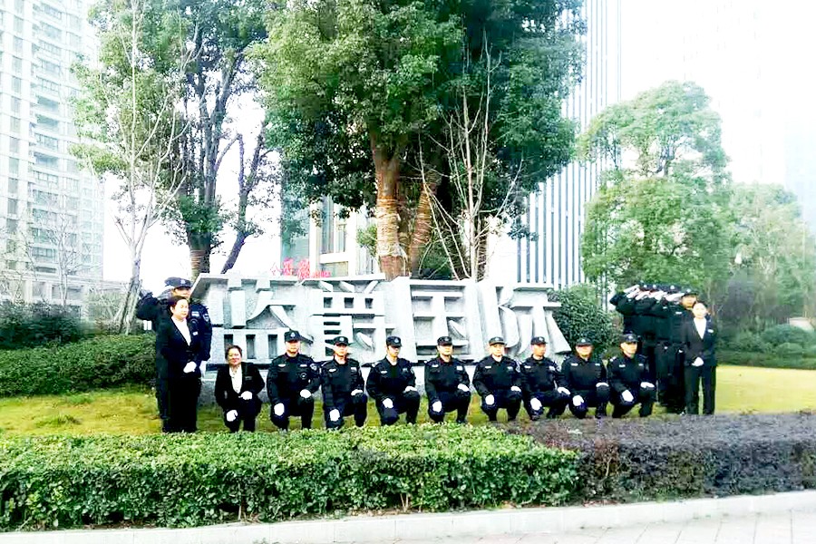 1492048405137529E785.jpg 00.jpg